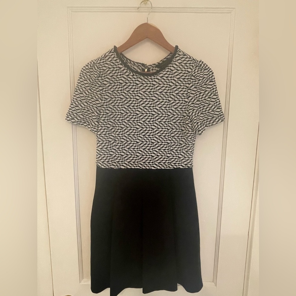 LeShop Black - Fitted Midi Dress - Size Small